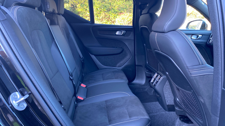 Volvo XC40 2.0 B4P Plus Black Edition 5dr Auto Petrol Estate